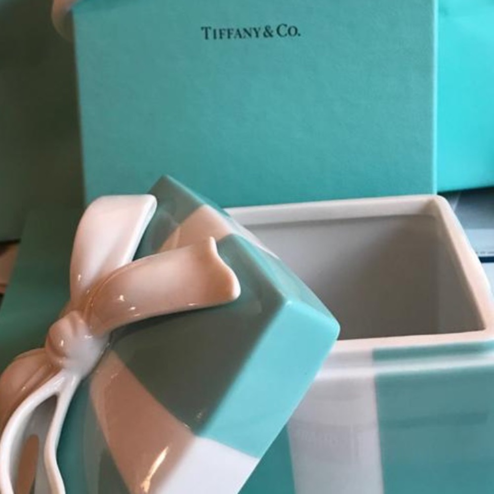 Tiffany & Co. Large porcelain jewelry box